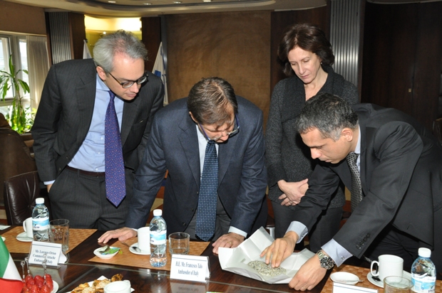 גלרייה - שגריר איטליה בישראל ביקר בבורסה 10.1.2013, 4 מתוך 7