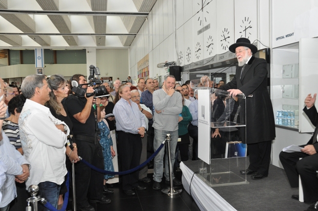 גלרייה - טקס שתיה לכבוד חג הפסח והענקת חברות של כבוד לרב פירר 21.3.13, 11 מתוך 17