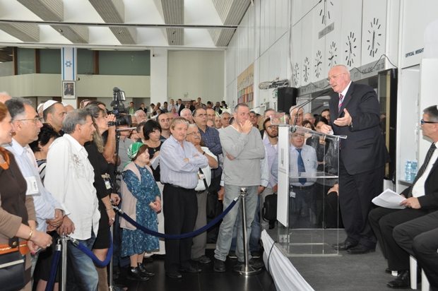 גלרייה - טקס שתיה לכבוד חג הפסח והענקת חברות של כבוד לרב פירר 21.3.13, 14 מתוך 17