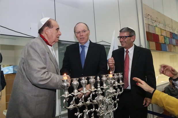 גלרייה - הדלקת נר ראשון של חנוכה 16.12.2014, 16 מתוך 18