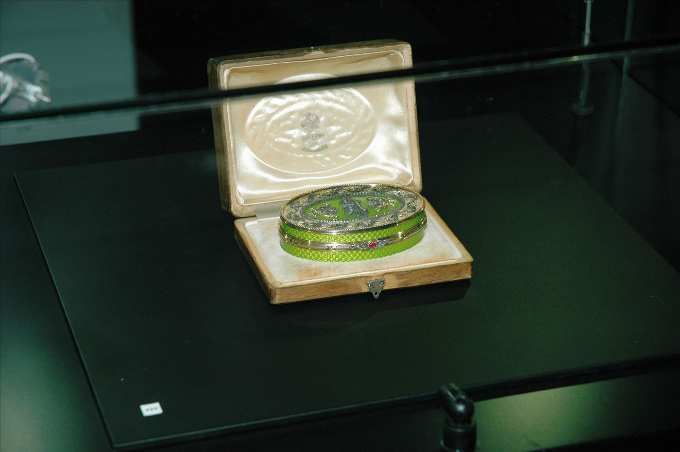 גלרייה - תערוכת תכשיטים במוזיאון - אבנר צופיוף 31.5.2006, 8 מתוך 22