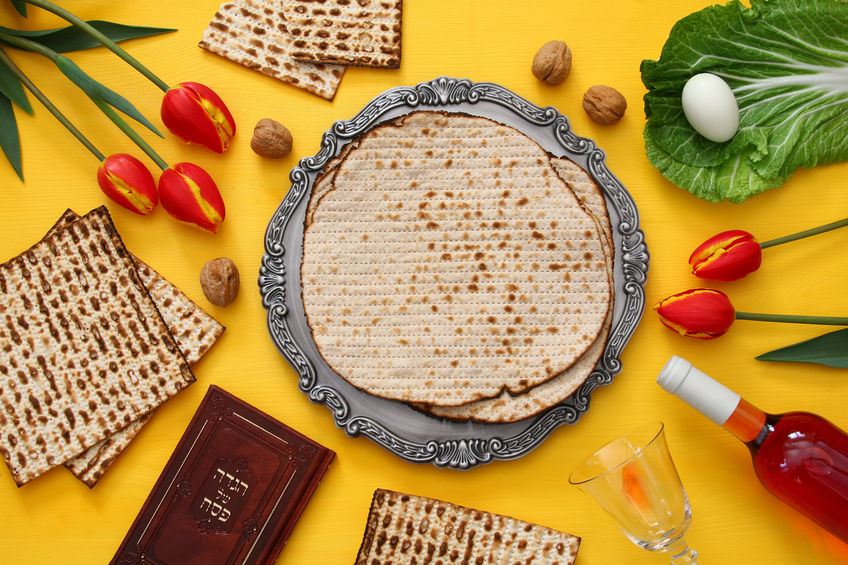 תרומת מצרכי מזון עבור ניצולי שואה נזקקים לחג הפסח